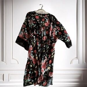 Black with red roses kimono size 6